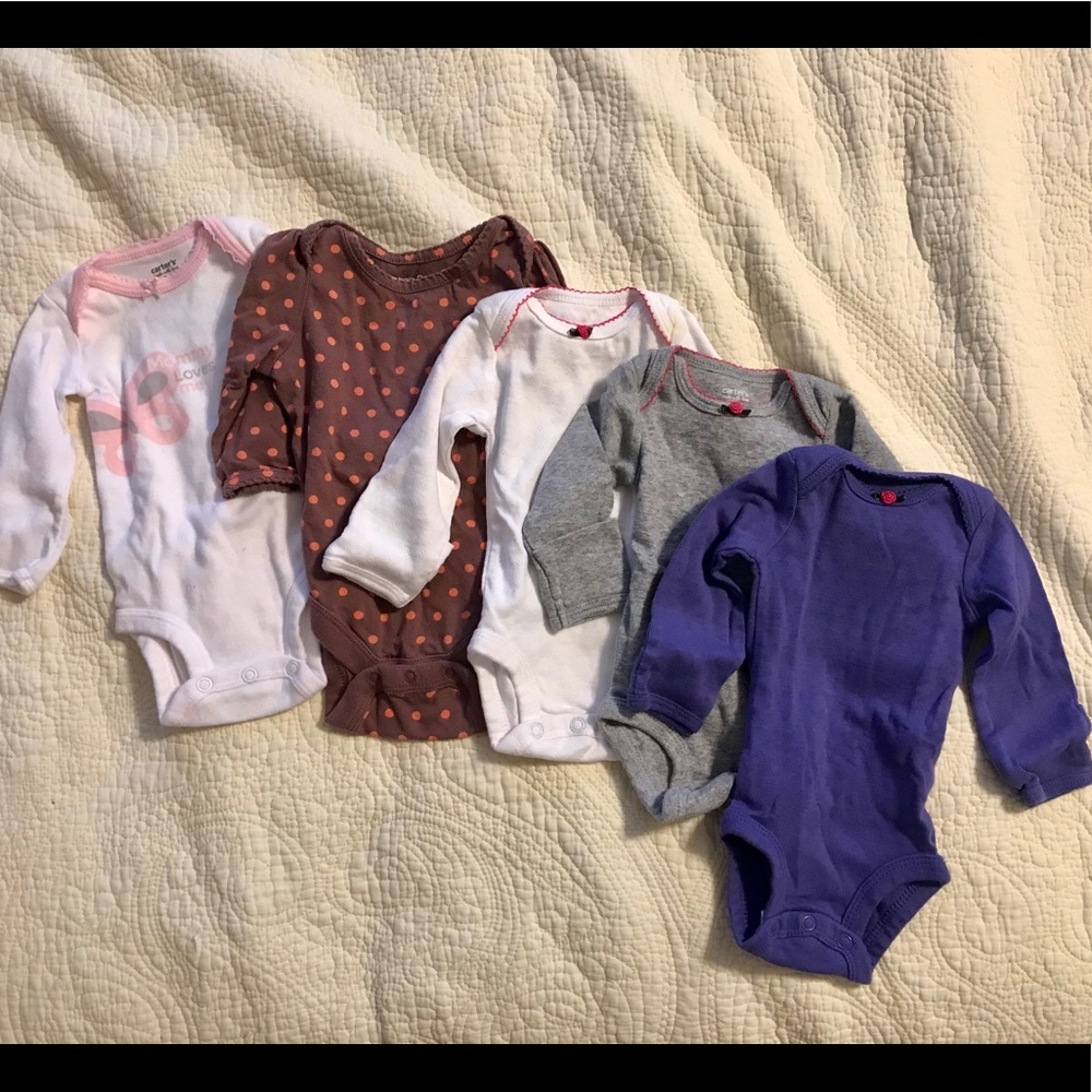 Newborn long sleeve onesies. EUC